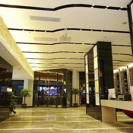 Lavande Hotel Zhuhai Gongbei Port Square Екстер'єр фото