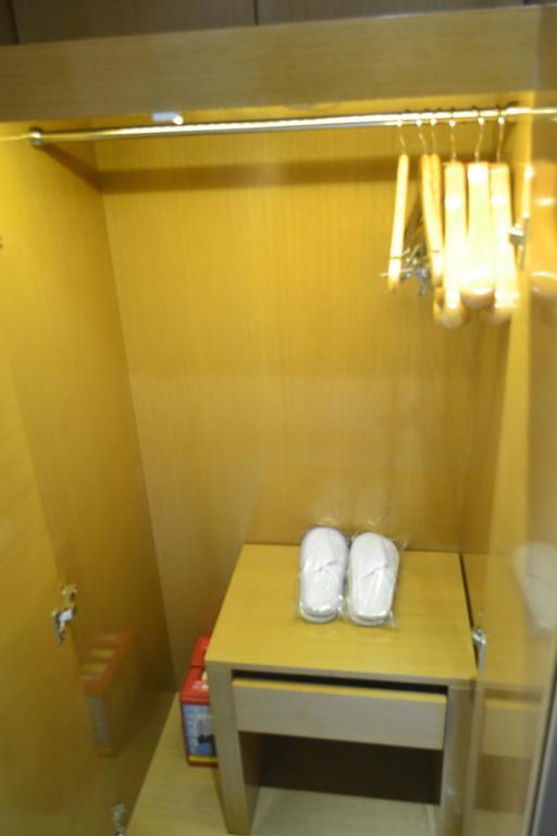 Lavande Hotel Zhuhai Gongbei Port Square Екстер'єр фото