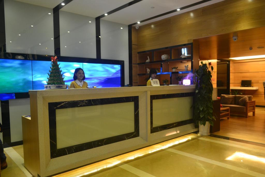Lavande Hotel Zhuhai Gongbei Port Square Екстер'єр фото