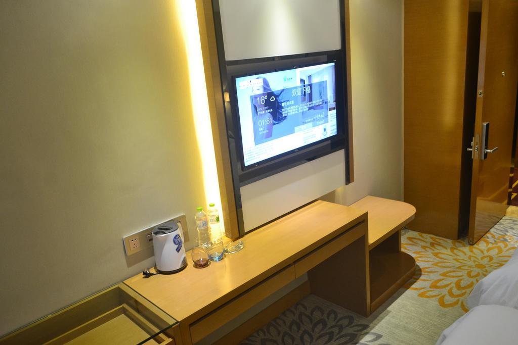 Lavande Hotel Zhuhai Gongbei Port Square Екстер'єр фото