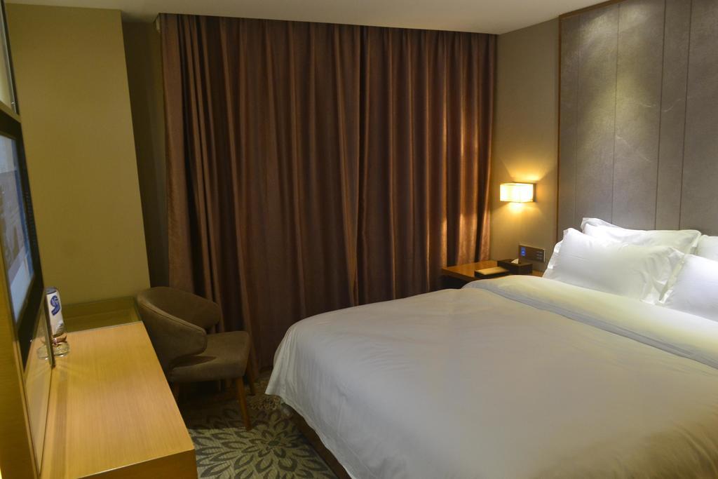 Lavande Hotel Zhuhai Gongbei Port Square Екстер'єр фото