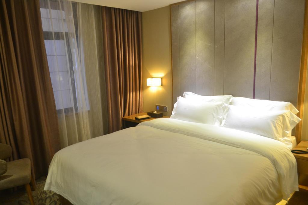 Lavande Hotel Zhuhai Gongbei Port Square Екстер'єр фото