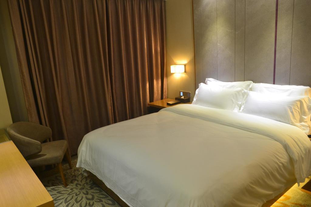 Lavande Hotel Zhuhai Gongbei Port Square Номер фото