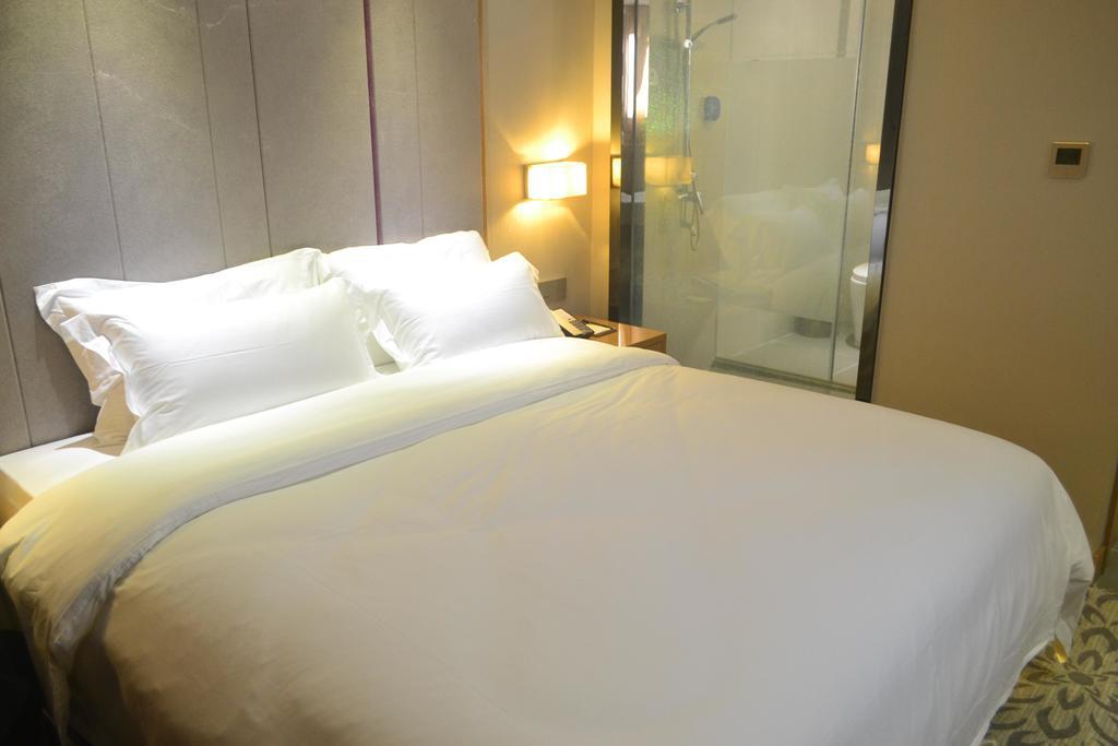 Lavande Hotel Zhuhai Gongbei Port Square Номер фото