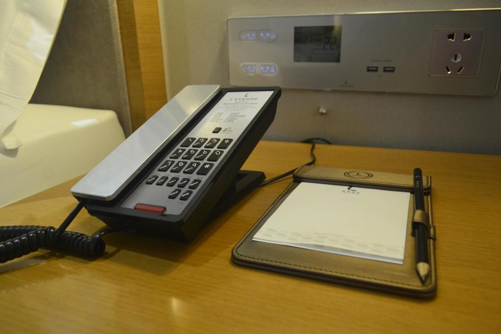 Lavande Hotel Zhuhai Gongbei Port Square Екстер'єр фото
