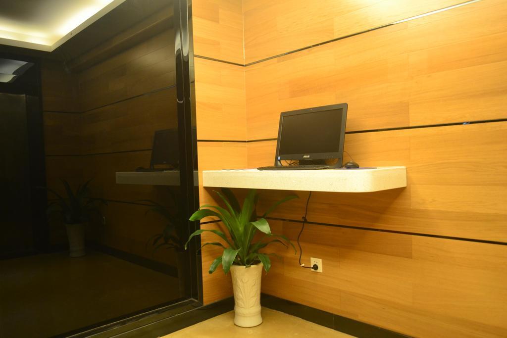 Lavande Hotel Zhuhai Gongbei Port Square Екстер'єр фото