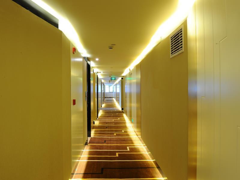 Lavande Hotel Zhuhai Gongbei Port Square Екстер'єр фото