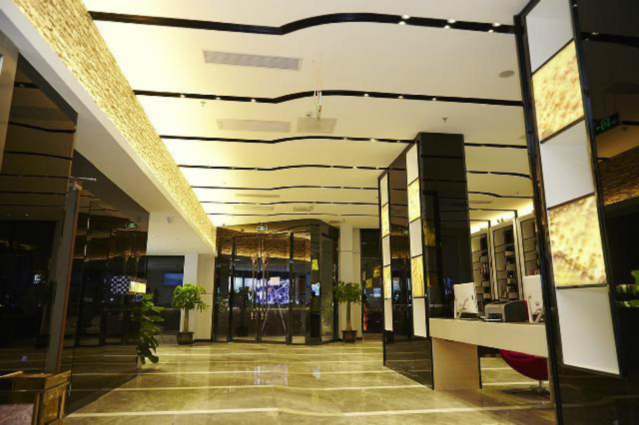Lavande Hotel Zhuhai Gongbei Port Square Екстер'єр фото