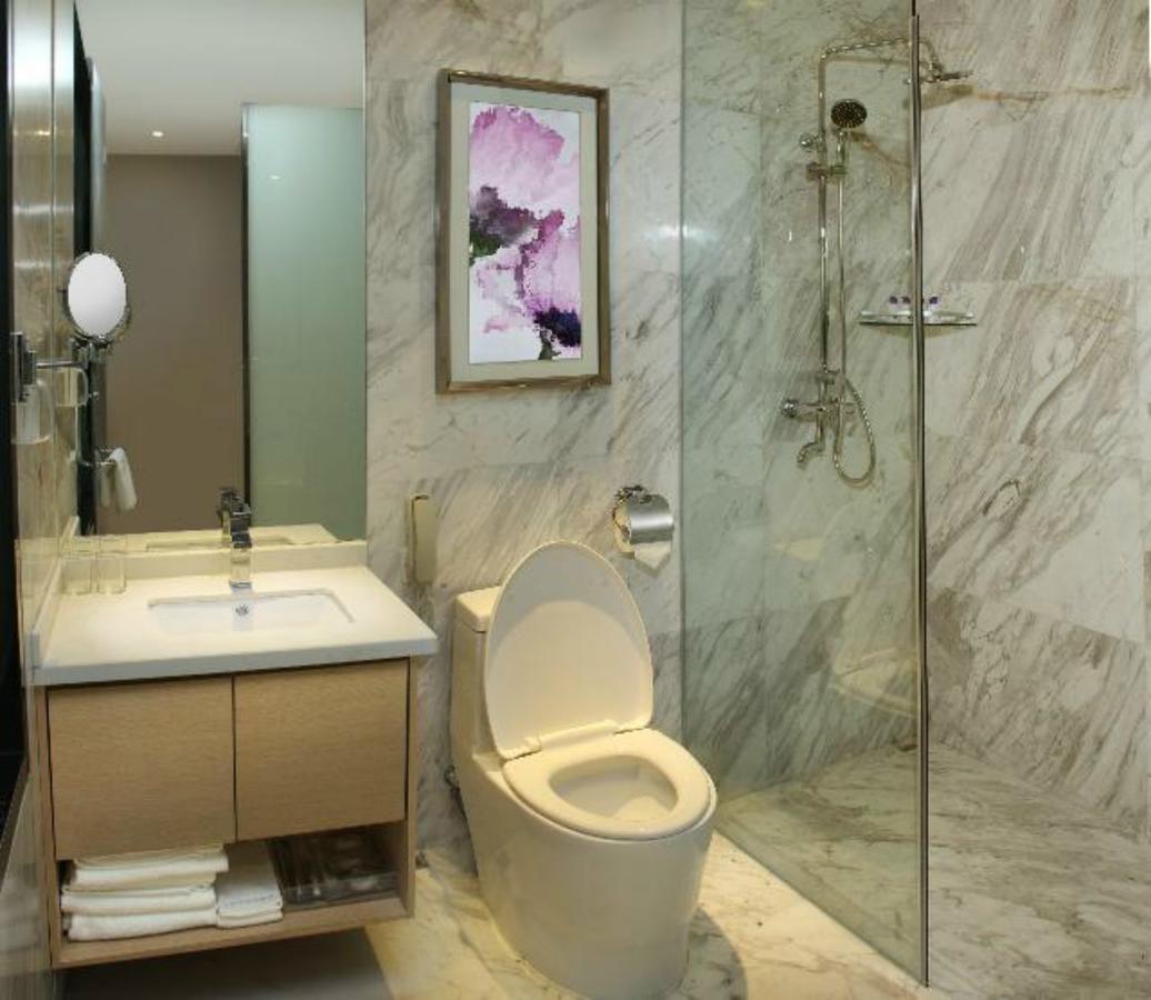 Lavande Hotel Zhuhai Gongbei Port Square Екстер'єр фото